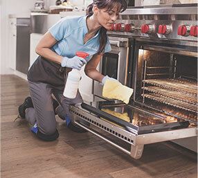 Professional cleaning oven as part of move out cleaning services